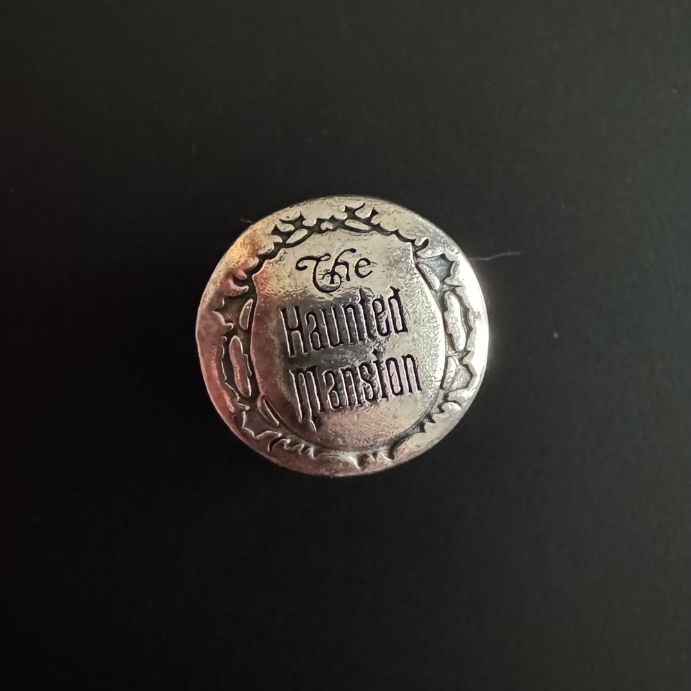 100% Authentic Disney Haunted Mansion Madame Leota Pandora Charm Silver - Picture 2 of 2